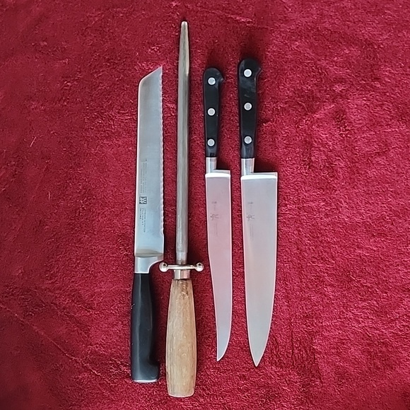 Set of 4 Zwilling J.A Henckels Kitchen Knives.